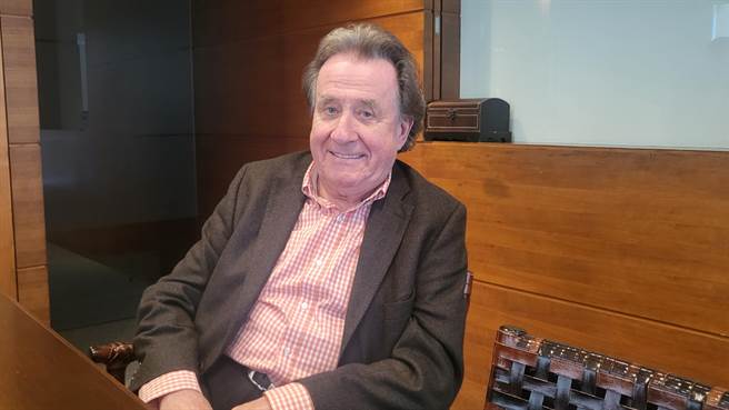 77岁钢琴大师布赫宾德，近期在台湾举办贝多芬32首钢琴奏鸣曲全集音乐会，目前已完成五场演出，还剩下两场，不少乐迷讨论他时，已开始亲切地称呼他为「爷爷」。（李欣恬摄）