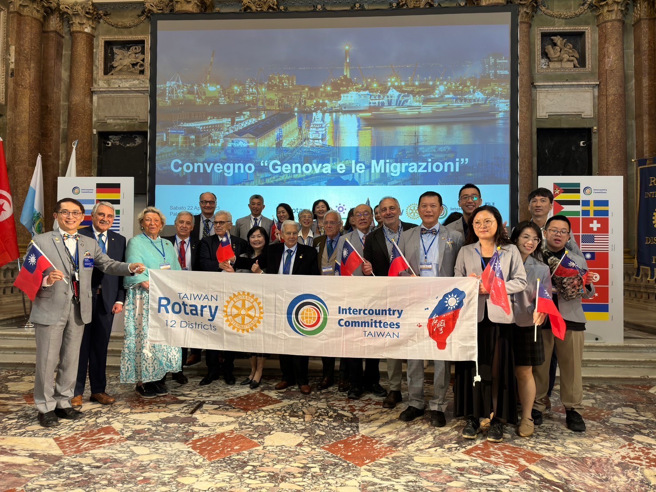 谢奇峰（前排右二）率台湾扶轮社组成的代表团与「ICC义马圣」对台主委Carlo（前排右三）合影留念。（图/谢奇峯提供）