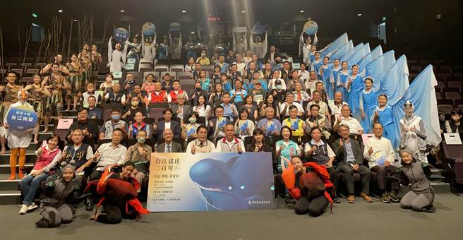 庆祝台江建庄200周年，地方盛大举办一整年度的庆祝活动，首场开幕大戏「台江向望」本周六、日登场，并依古礼邀请27庄神明看戏。（曹婷婷摄）