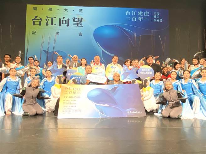 庆祝台江建庄200周年，地方盛大举办一整年度的庆祝活动，首场开幕大戏「台江向望」本周六、日登场，并依古礼邀请27庄神明看戏。（曹婷婷摄）