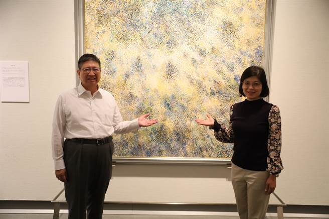 新竹县长杨文科（左）上周率领县府团队出访日本宫崎县，特别参访建立于1994年的宫崎县立美术馆。（新竹县府提供／邱立雅竹县传真）