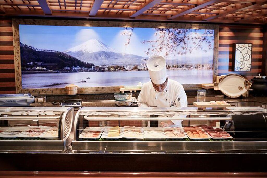 最具日式風情的鑽石公主號上提供新鮮現做餐點的Kai海壽司餐廳（Kai Sushi）更是賓客絕不能錯過的美食饗宴。　圖：公主遊輪／提供