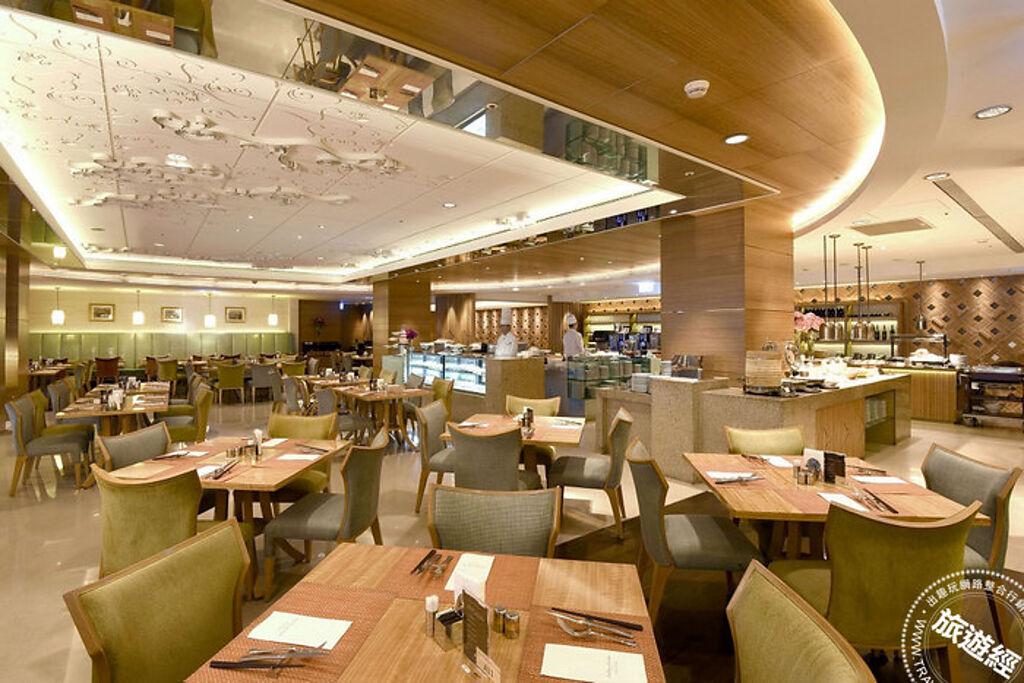 大倉久和大飯店歐風館自助餐廳，以細緻貼心的日系服務聞名。（旅遊經提供）