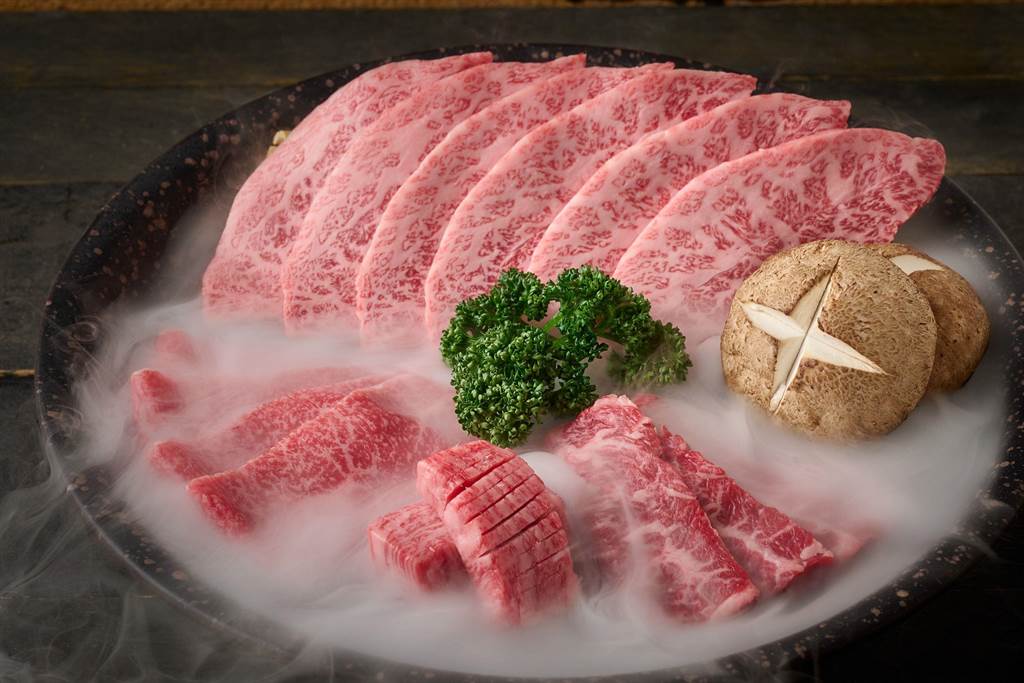 八和燒肉和牛拼盤讓選擇障礙者能夠一次享用多元肉品。（品牌提供）