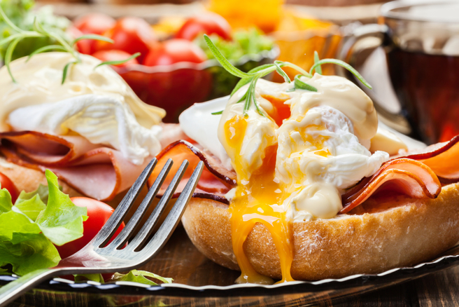 早餐吃蛋白質有助控制體重、維持代謝健康和改善心血管健康。（示意圖／Shutterstock）