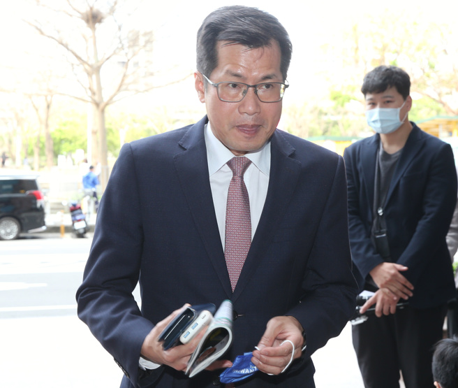 民进党立委罗致政3日质询时，称「选举到了，这都民怨，现实一点」，让国民党新北市议员叶元之酸罗吃了诚实豆沙包。（资料照／王英豪摄）