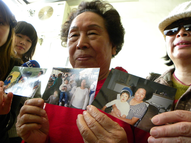 林书豪奶奶晒出祖孙俩多年前合照。（图／中时资料照）