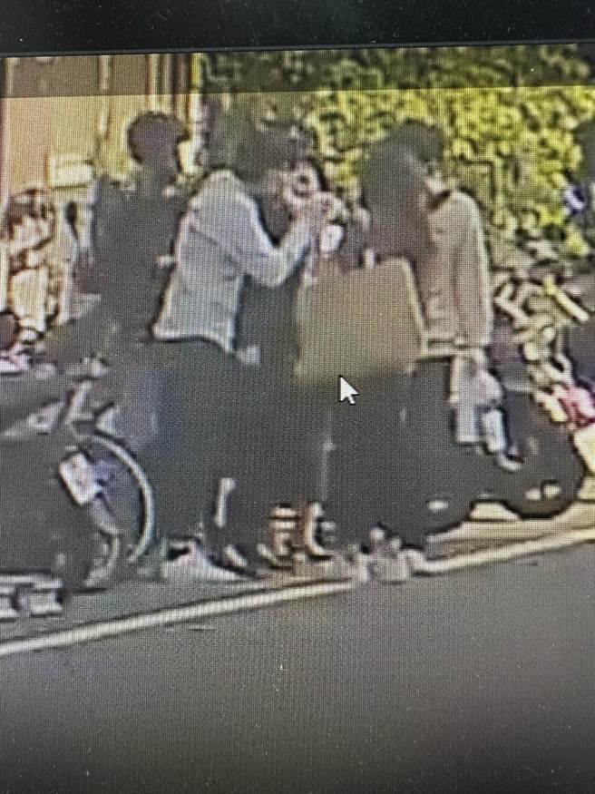 警方指出，有嫌犯被通缉后窝藏在租屋处，寂寞难耐准备出门「寻花问柳」时，误将刑警认成马夫。（翻摄照片／王惠慧新竹传真）