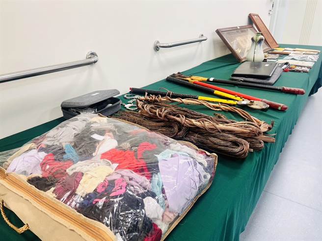 安平警追查花瓶失窃案，追查叶嫌涉案并在他车上起获数百件女性内衣裤。(警方提供／曹婷婷台南传真)