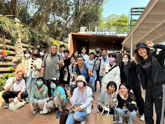高科大2023设计未来式参赛者到寿山动物园参访。（柯宗纬翻摄）