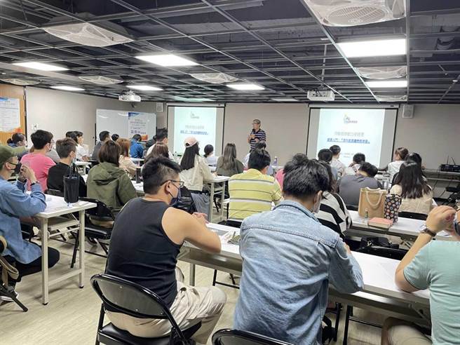 劳动力发展署云嘉南分署5月将办理一系列青年创业课程，并针对时下最夯的企业永续经营，邀请学界专家分享解说。（云嘉南分署提供／张毓翎台南传真）