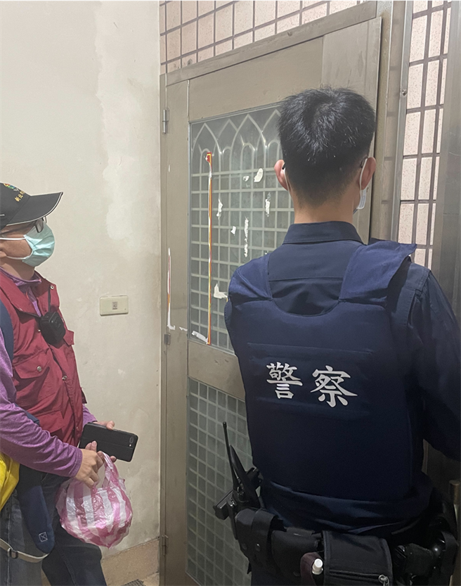 動保處稽查人員會同警方前往查察。（動保處提供）