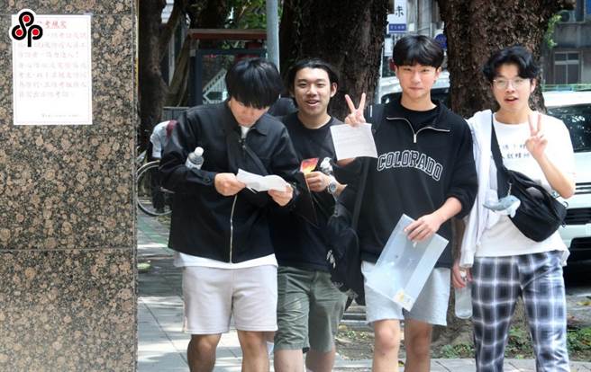 大学申请入学与四技申请入学自今（4）日上午开放资格审查暨学习歷程备审资料上传。图为今年度四技二专统测考生。(本报资料照)