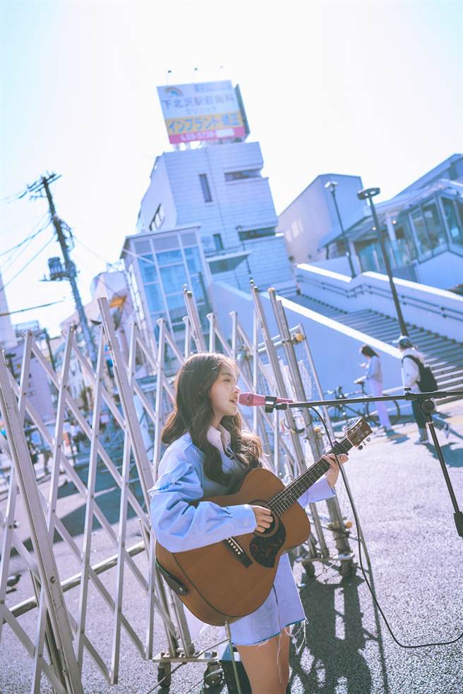 韩菲发片前赴日拍宣传照及MV。（骏马客工作室提供）