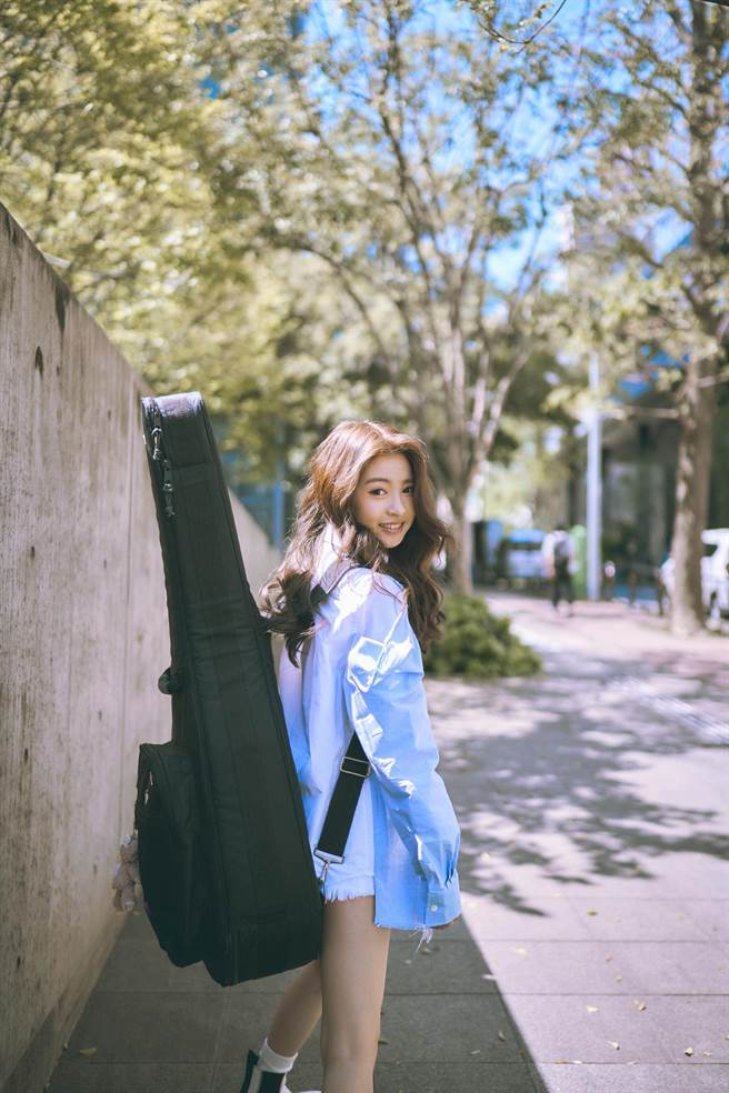 韩菲发片前赴日拍宣传照及MV。（骏马客工作室提供）