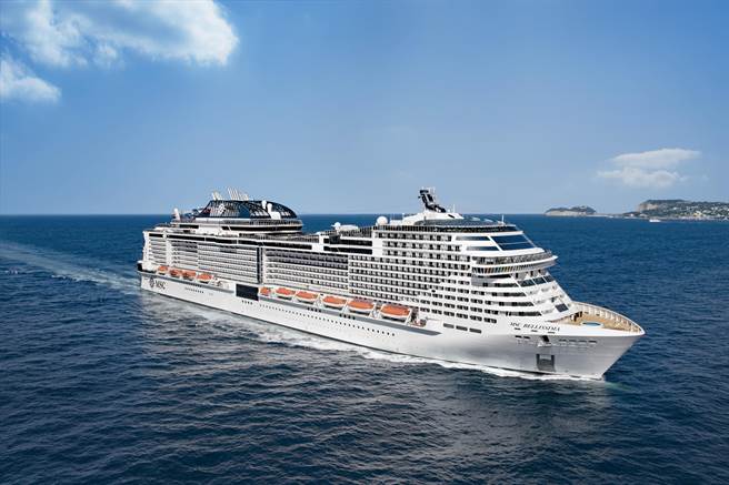 MSC地中海荣耀号4日上午首航基隆港，业者表示，明年1月起，将安排基隆与那霸双主港，营运12航次。（MSC邮轮提供／张志康基隆传真）