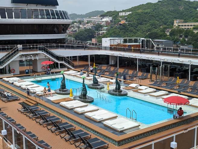 MSC地中海荣耀号船内有着豪华的内装、舒适的空间，以及多元化的游憩设施，从老到小都能在船上找到舒服的空间。（张志康摄）