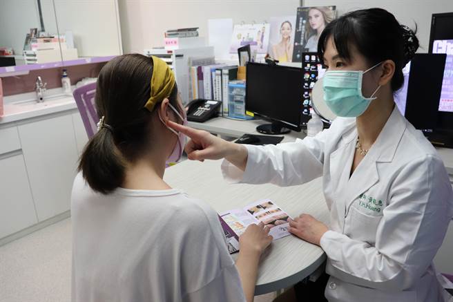 皮肤科医师提醒，不要等到恶化才就医，用药也不应自行停止。（图／皮肤科医学会提供）