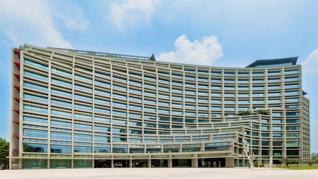 诚品生活松菸店接棒，吴旻洁：将是一家「看得见天空晨昏云影」的24小时书店，书量扩增3倍。（诚品提供）