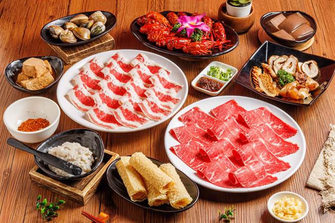 內湖「神來麻辣鍋」歡慶周年，推出「招牌麻辣超值套餐」期間限定優惠價698元吸客。（神來餐飲集團提供）