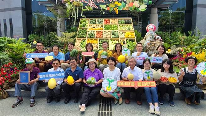 「2023瓜果食农嘉年华」睽违2年，6日在台南区农改场登场。（曹婷婷摄）