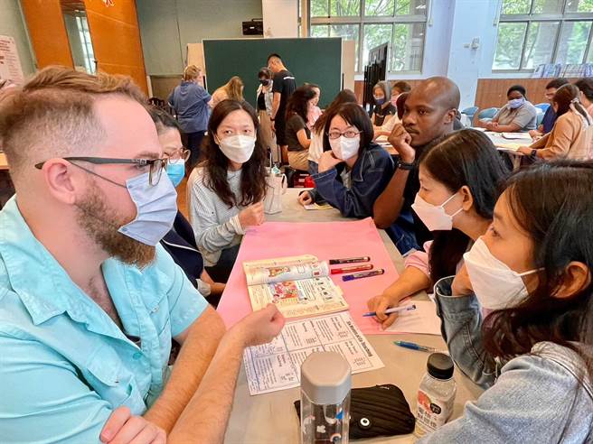 中外籍英语教师的分组共作课程设计。（嘉义市政府提供／廖素慧嘉市传真）