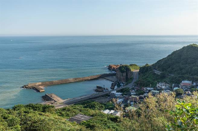 新北市渔业处欢迎民眾到瑞芳的深澳及水湳洞渔港享受美食、美景和垂钓的乐趣。（新北市渔业处提供／张志康新北传真）