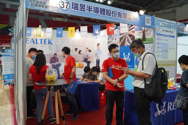 劳动部劳动力发展署桃竹苗分署5月在桃竹苗地区，办理9场次徵才活动，释出近万个职缺，最高薪资上看100K。图为示意图。（桃竹苗分署提供／蔡明亘桃园传真）