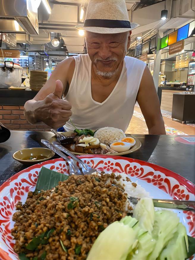 凌峰现在很注重饮食。（凌峰提供）