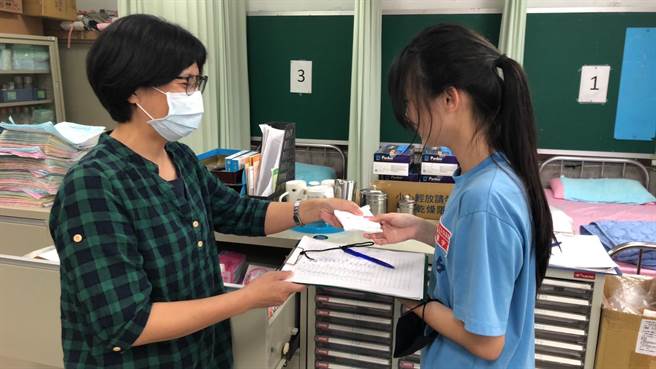 行政院教育部先前宣布将从8月起实施「友善提供多元生理用品计画」，桃园市今年争取到737万元经费。（桃园市教育局提供／陈梦茹桃园传真）