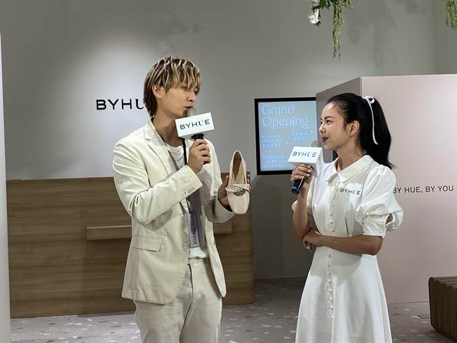 位于台中三井LaLaport的BYHUE全台首间概念店盛大开幕，特别邀请男神炎亚纶来担任一日品牌见习生。（冯惠宜摄）