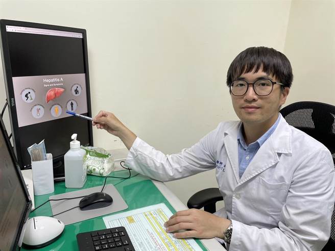 乌日林新医院家庭医学科医师赖柏宇指出，接种A型肝炎疫苗是最有效也安全的预防方式，完整接种2剂疫苗者保护力甚至可以达到20年以上。（潘虹恩摄）