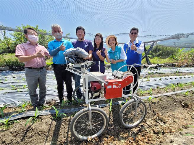 农膜回收机市价约17万5000元，中央、地方都有补助，产销班只要负担25％就能购入。（民眾提供／杨静茹南投传真）