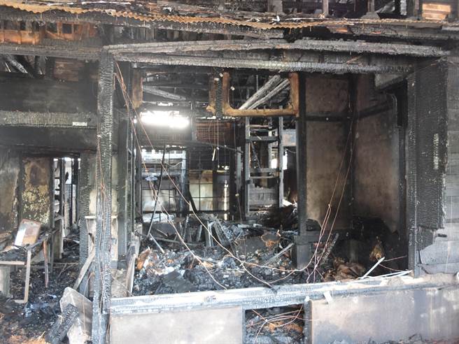 玉里车站铁道宿舍群位于大同路、康乐街，上月28日傍晚起火。（花莲文化局提供）