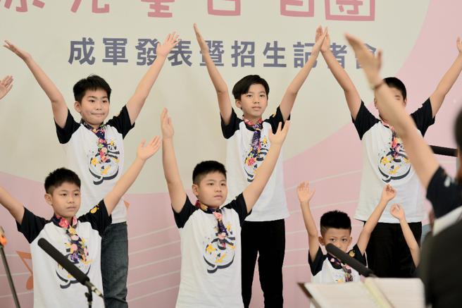 杨瑞霞主委期望让市民朋友感受到合唱团天真纯洁的童声魅力。(高雄市客家委员会提供)
