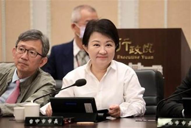 台中市長盧秀燕出席行政院會，呼籲中央應注意汙染莓果的問題，並適時澄清。(台中市府提供)