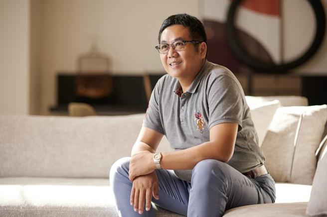 （优广建设董事长杨东宪坚持一次只推一案，带领公司从「建筑精品」往「建筑艺术品」的方向发展。图／优广提供）