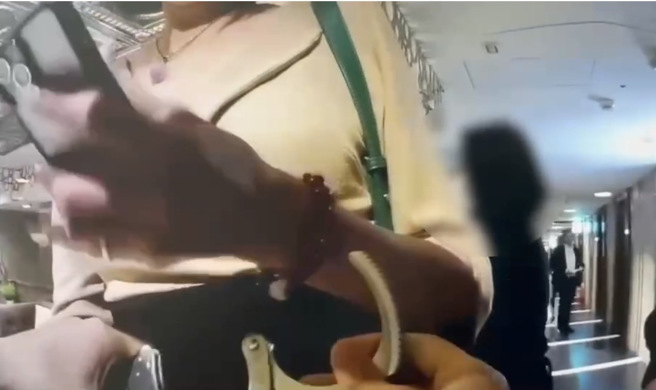 警方當場上銬帶回偵辦。（圖／警方提供）