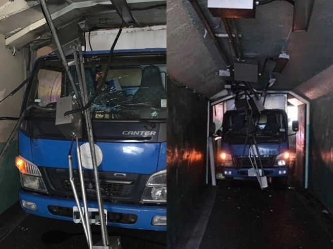 新北市三重区三重力行地下道昨（3）发生一辆小货车误闯进机车道当场「卡死」，整辆车几乎塞满机车道，驾驶事后辩称一时恍神才酿祸。（警方提供）
