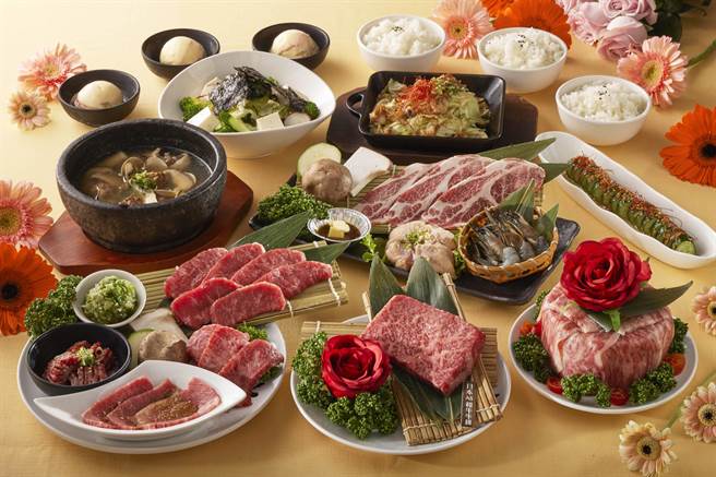 乾杯烧肉居酒屋为母亲节端上共8款澎派的享肉大餐，双人售价2299元。（乾杯集团提供）