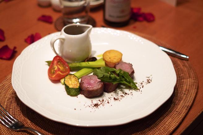 东方餐厅的晚餐菜色随着季节变换。（何书青摄）