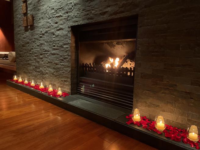 庭园别墅的欧美风壁炉让房内加倍有气氛。（何书青摄）