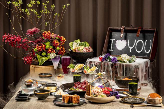 民眾到｢山鲸烧肉｣点购母亲节限定套餐并完成指定条件，可享现折1000元优惠。（山鲸烧肉提供）