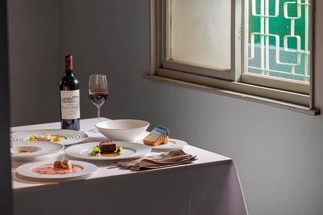 民眾在5月6、7、13、14日到｢法月｣用餐，每桌加送母亲节蛋糕1份。（Lafete．法月提供）