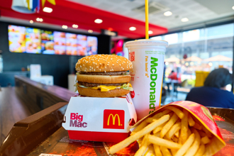 麥當勞大麥克改版「多加這一味」 粉絲怒抵制：改去吃漢堡王