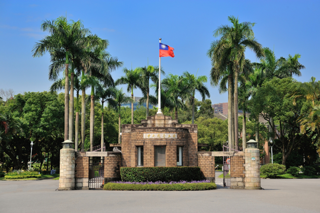 台大医学系在学生重考致缺额 落榜者提诉愿遭驳回。（示意图／shutterstock）