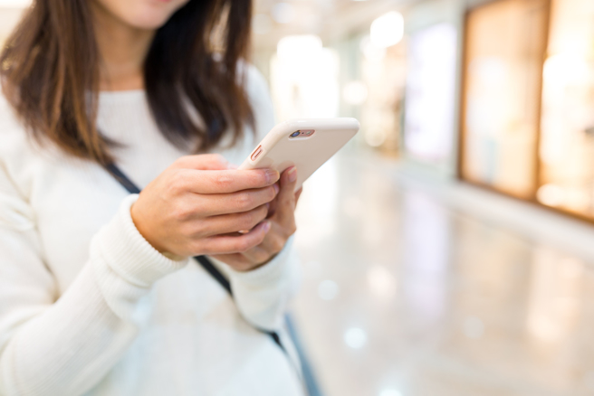 女網友漏接面試電話，銀行人資竟嗆她「不要再投履歷」。（示意圖／Shutterstock）
