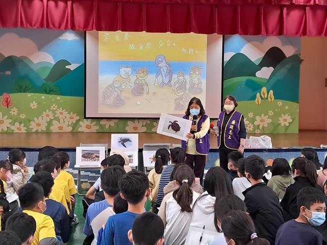 新竹市政府政风处廉政志工队于今年3月起至6月，陆续到竹市16所国小及幼儿园，办理「廉政绘本悦读趣」廉洁诚信巡迴宣导。（新竹市政府提供／陈育贤新竹传真）