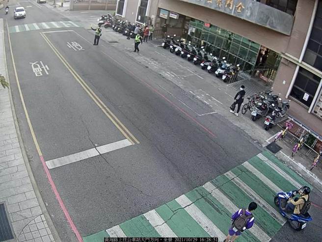 金门县警察局交通安全大执法，即起针对各市区多处重要路口取缔违反行人穿越道相关法规案件。(图／警方提供)