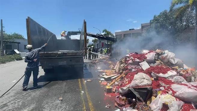 台东市今天中午发生回收车火警。（读者提供／蔡旻妤台东传真）